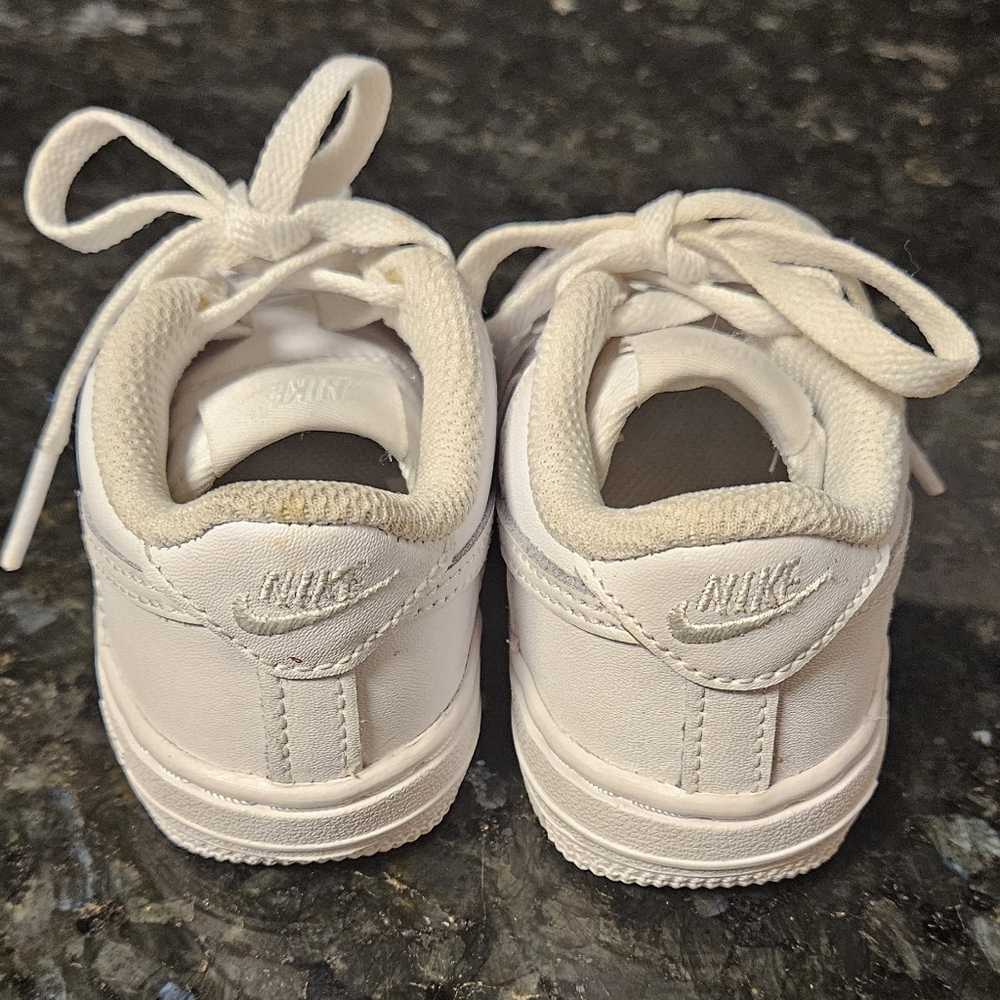 Nike Air Force 1 - Picture 4 of 8